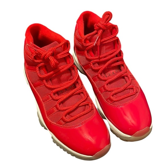 JORDANMen’s Red/White Retro Win Like 96 378037-623 Pre-Owned No Box Size 9